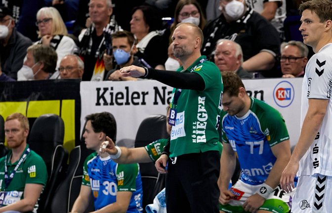 Auch in Kiel konnte Frisch-Auf-Trainer Hartmut Mayerhoffer sein Team nicht zu einem Erfolgserlebnis führen.<span class='image-autor'>Foto: Imago/Eibner//Stephanie Zerbe</span>