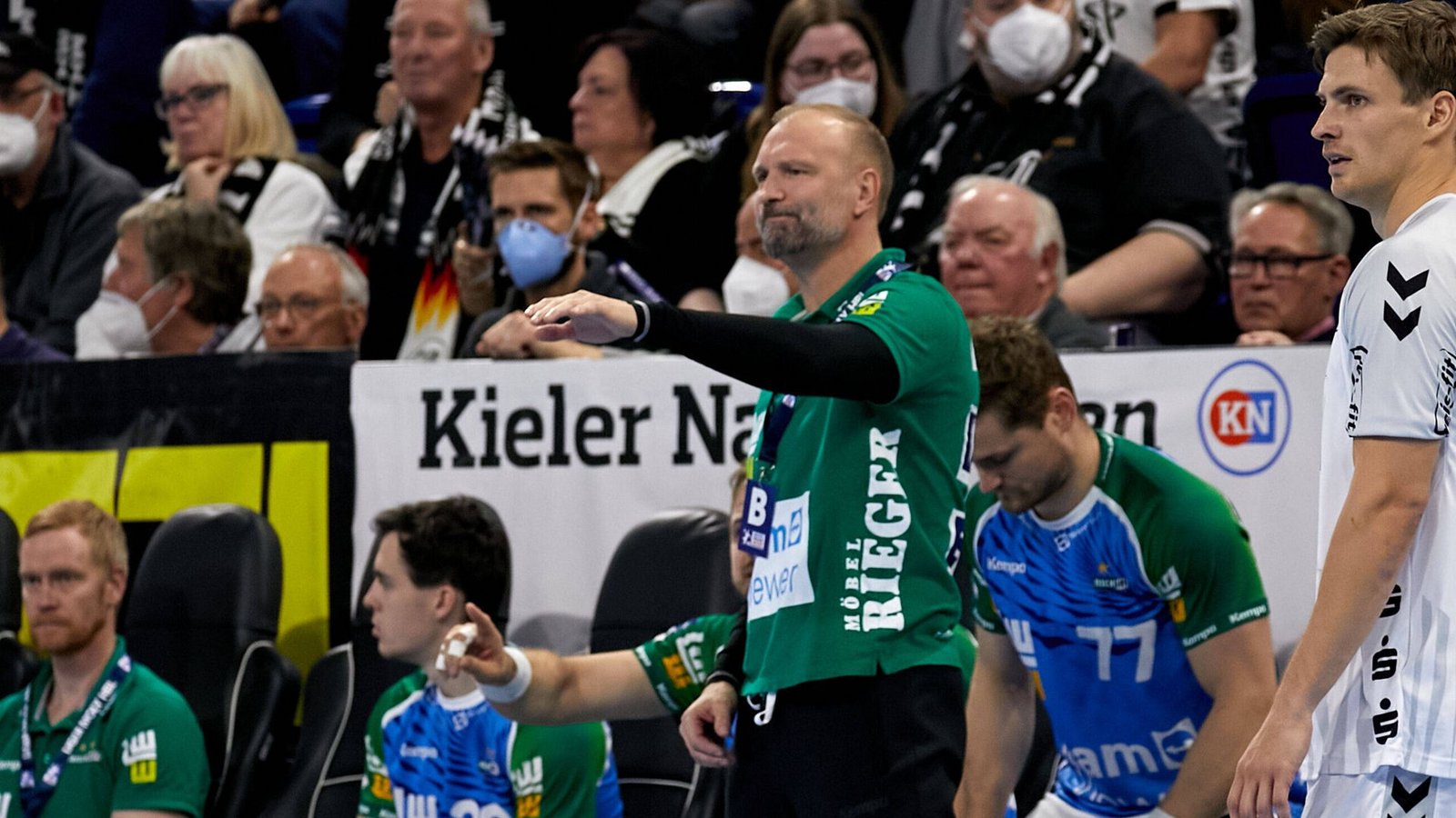 Auch in Kiel konnte Frisch-Auf-Trainer Hartmut Mayerhoffer sein Team nicht zu einem Erfolgserlebnis führen.Foto: Imago/Eibner//Stephanie Zerbe