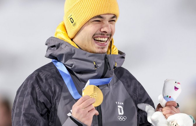 So sehen Sieger aus: Philipp Raimund mit der Goldmedaille.<span class='image-autor'>Foto: IMAGO/GEPA pictures</span>