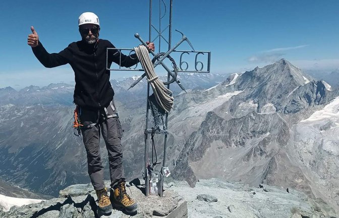 Vierzig Viertausender und über zweitausend Hochtouren: der bergerfahrene Kai Mosbacher am Gipfel der Dent Blanche (4357 Meter).<span class='image-autor'>Foto: Kai Mosbacher/DAV</span>