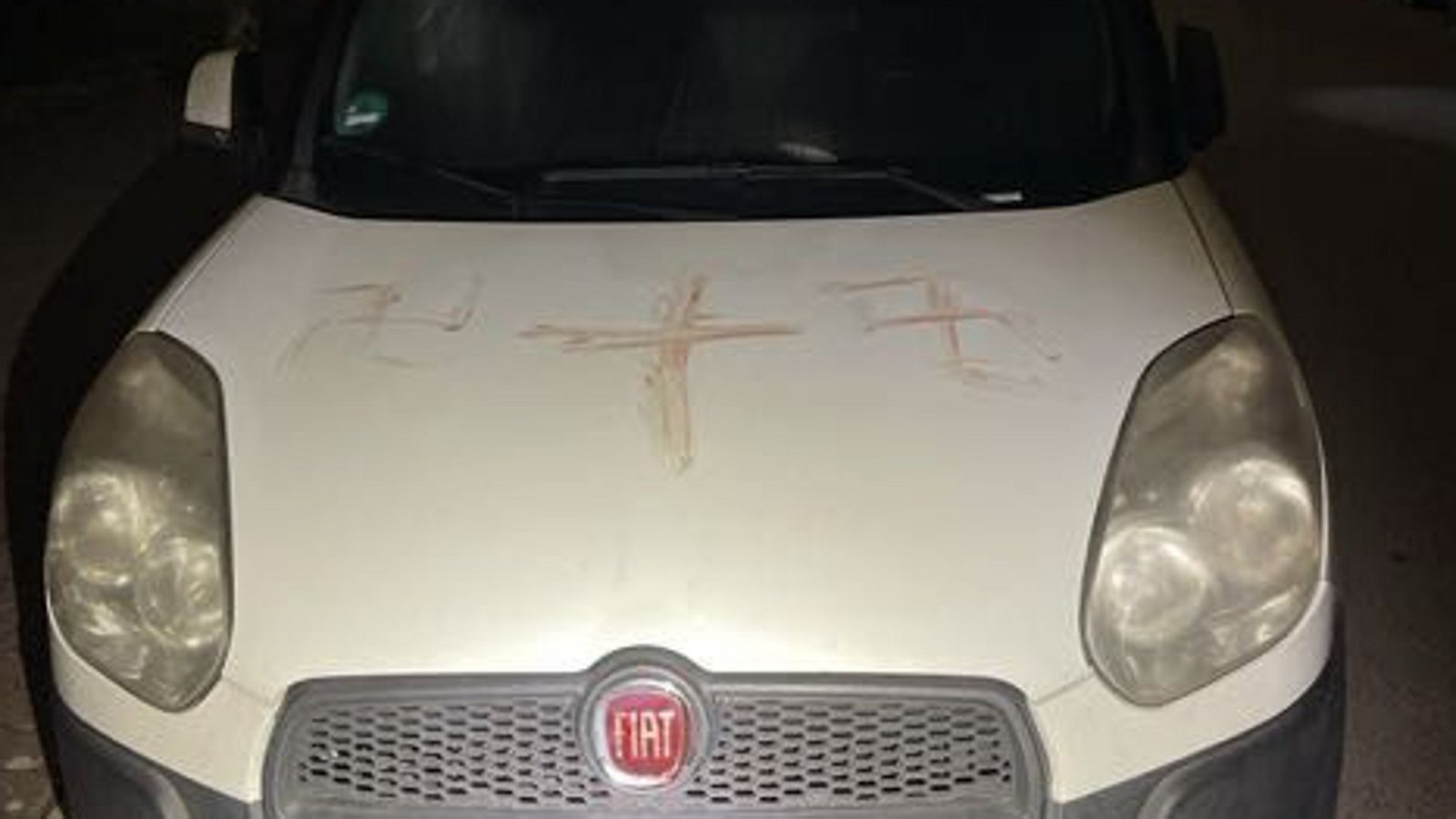 Auf mindestens 50 Fahrzeugen wurde laut Polizei Blut gefunden.Foto: Polizei Südhessen