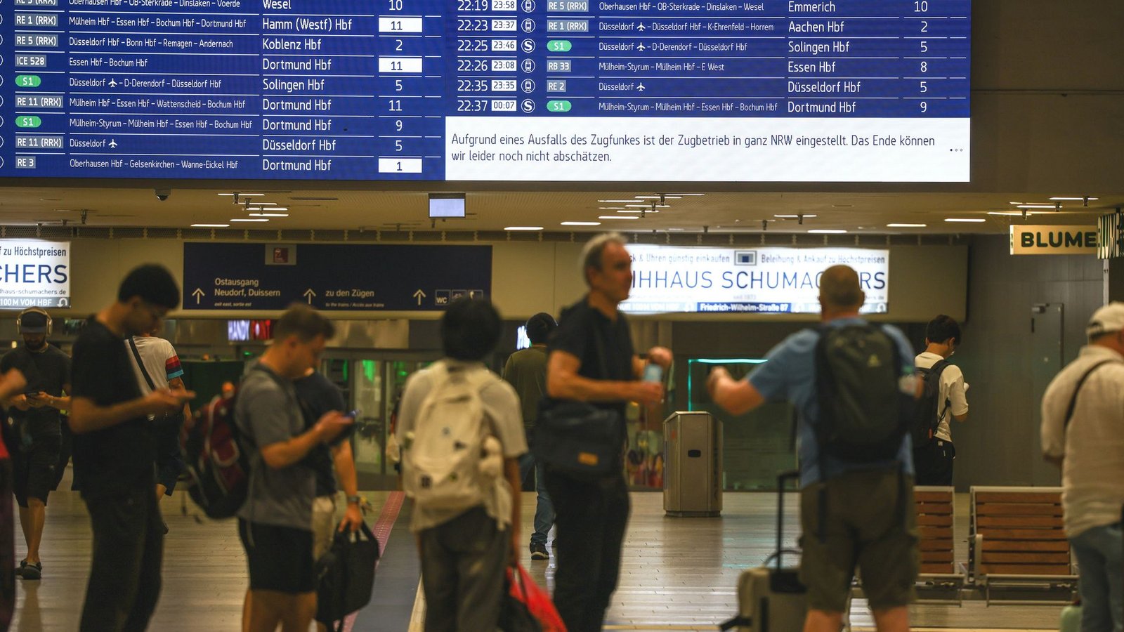 Bahnverkehr wegen Funkstörung bundesweit eingestellt.Foto: Christoph Reichwein/dpa