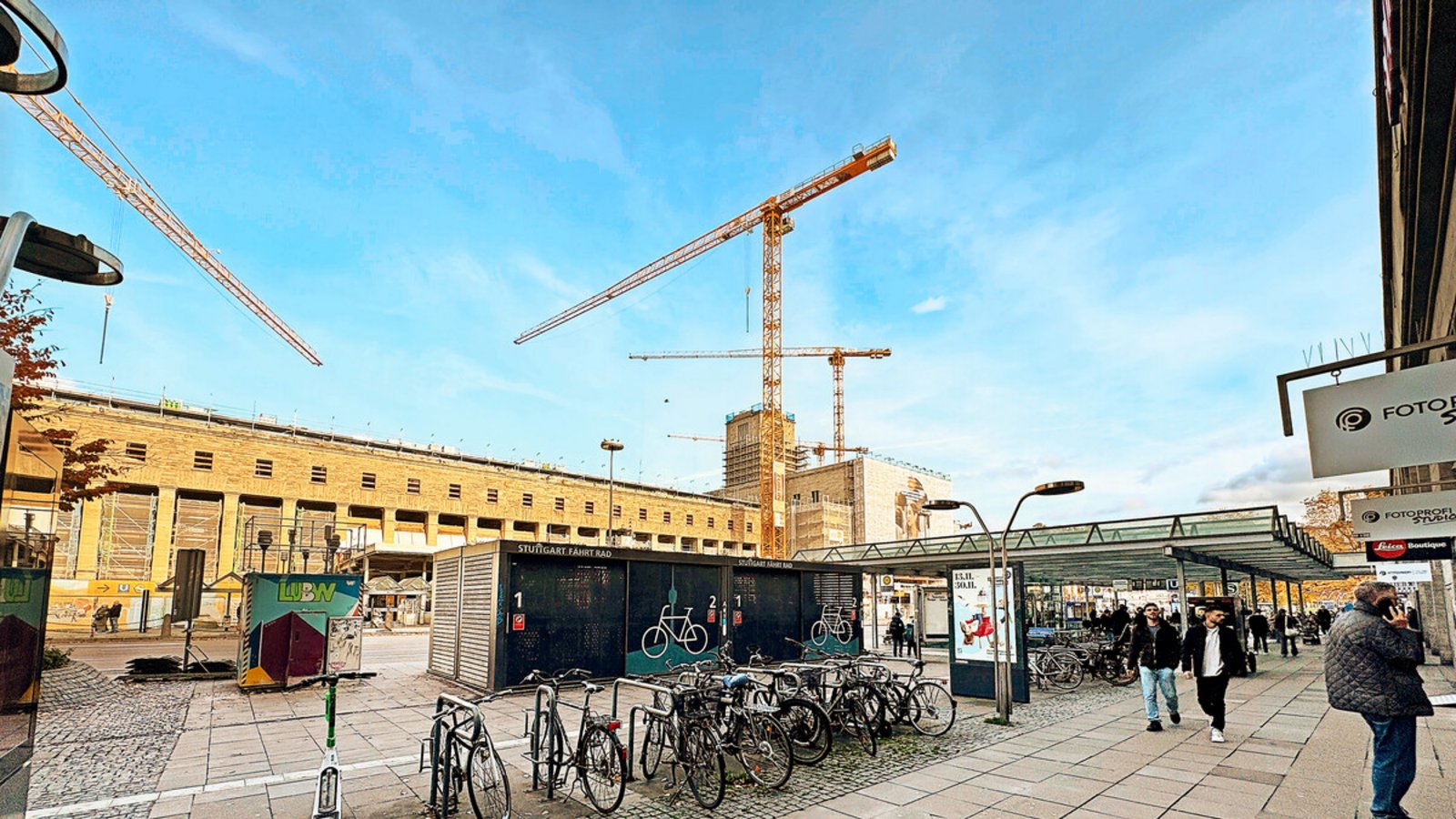 Wenig ansehnlich: die Fußgängerfläche am Arnulf-Klett-Platz.Foto: Christian Milankovic Wenig ansehnlich: die Fußgängerfläche am Arnulf-Klett-Platz.Foto: Christian Milankovic