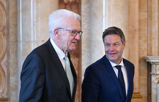 Bundeswirtschaftsminister Robert Habeck weiß, was er an Ministerpräsident Winfried Kretschmann hat: einen treuen, aber nicht unkritischen Unterstützer.<span class='image-autor'>Foto: dpa/Bernd Weißbrod</span>