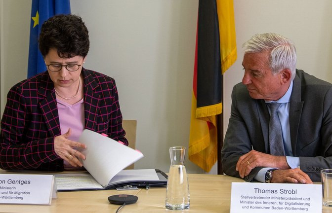 Beim Start des Projekts E-Akte 2022: Justizministerin Marion Gentges (CDU) und Innenminister Thomas Strobl (CDU)<span class='image-autor'>Foto: dpa</span>