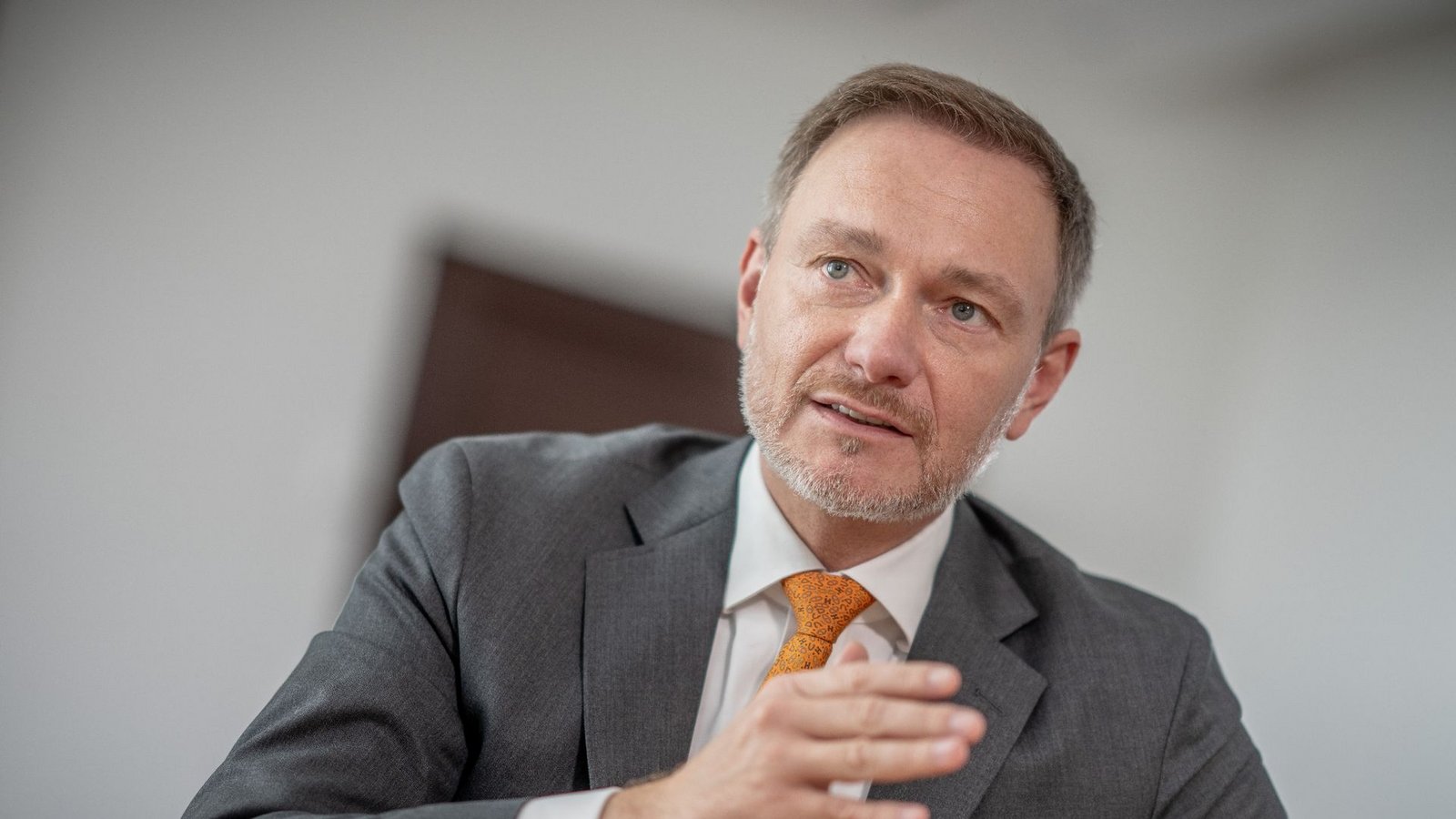 Finanzminister Christian Lindner will Grund- und Kinderfreibetrag rückwirkend anheben.Foto: Michael Kappeler/dpa