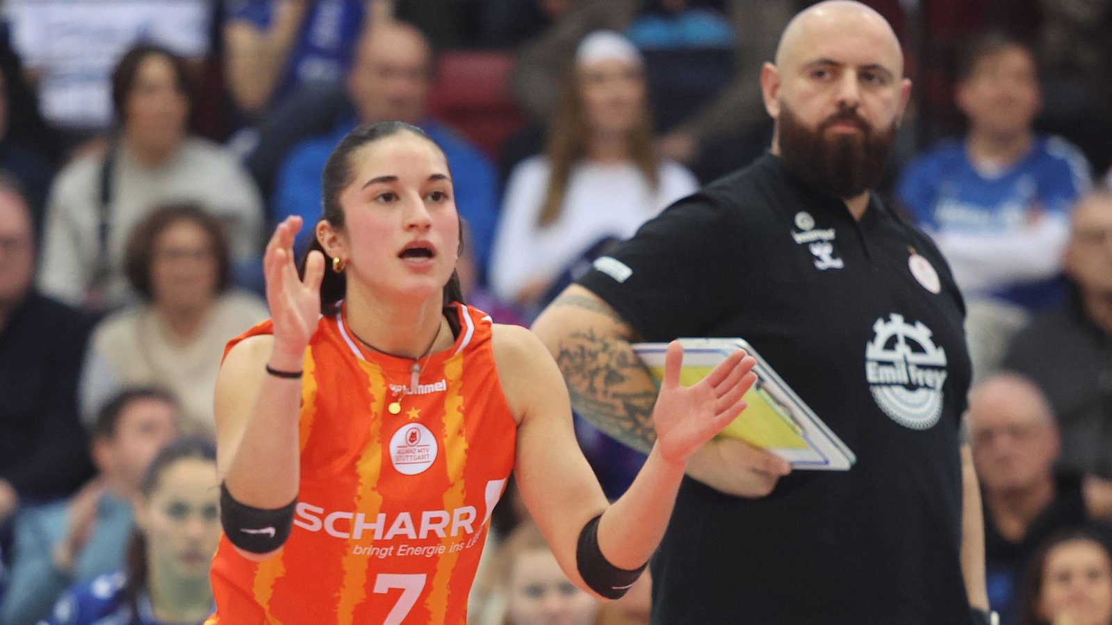 Großes Spiel: Libera Fabiana Mottis, Trainer Konstantin Bitter.Foto: Baumann