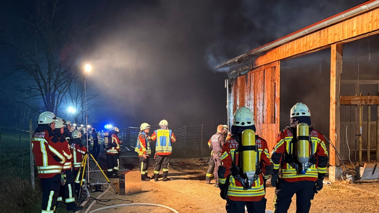 Neben der Feuerwehr waren auch Einsatzkräfte der Polizei und des Rettungsdienstes vor Ort.Foto: Neben der Feuerwehr waren auch Einsatzkräfte der Polizei und des Rettungsdienstes vor Ort.Foto: 