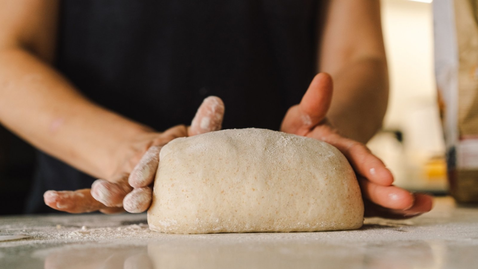 Aus einem Sauerteig wird ein Brotstern gebacken. (Symbolbild)Foto: Nastyaofly/ Shutterstock Aus einem Sauerteig wird ein Brotstern gebacken. (Symbolbild)Foto: Nastyaofly/ Shutterstock
