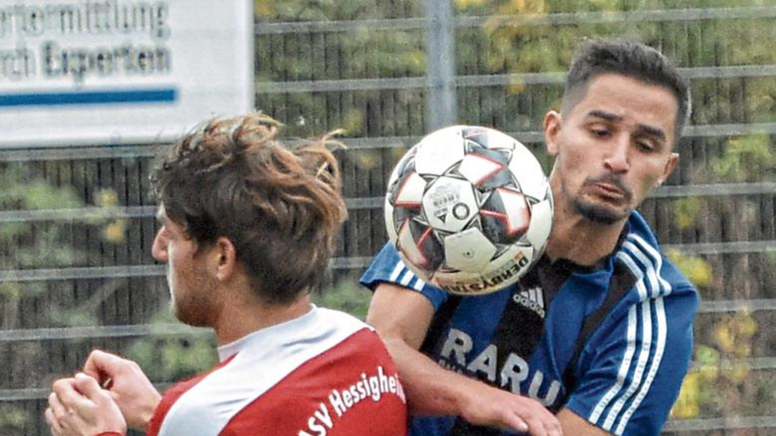 Der TSV Enzweihingen mit Tomas Karabas (rechts) ist auch gegen den TASV Hessigheim gehörig unter die Räder gekommen und hat vor heimischem Publikum mit 0:5 verloren. Foto: Leitner Der TSV Enzweihingen mit Tomas Karabas (rechts) ist auch gegen den TASV Hessigheim gehörig unter die Räder gekommen und hat vor heimischem Publikum mit 0:5 verloren. Foto: Leitner