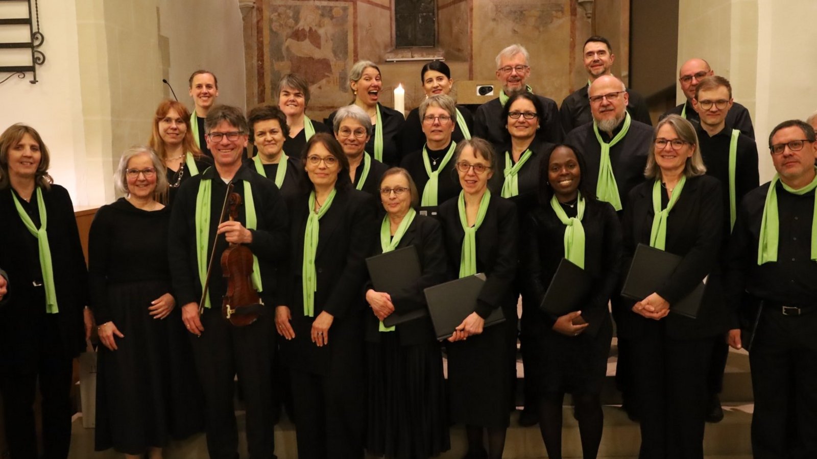 Die Musiker des Benefizkonzerts mit dem GAW-Projektleiter Ulrich Hirsch (l.). Foto: p