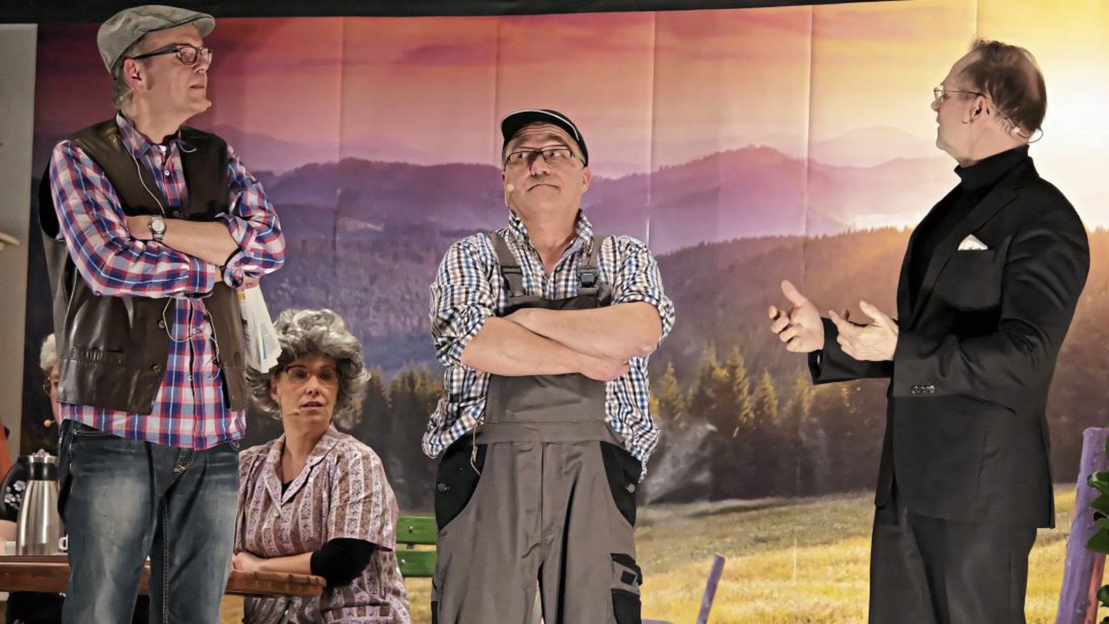 Franz (Reiner Ackermann) und Paul (Sieghard Geske) haben einiges mit dem Doktor (Achim Kumme) zu besprechen. Fotos: Friedrich Franz (Reiner Ackermann) und Paul (Sieghard Geske) haben einiges mit dem Doktor (Achim Kumme) zu besprechen. Fotos: Friedrich