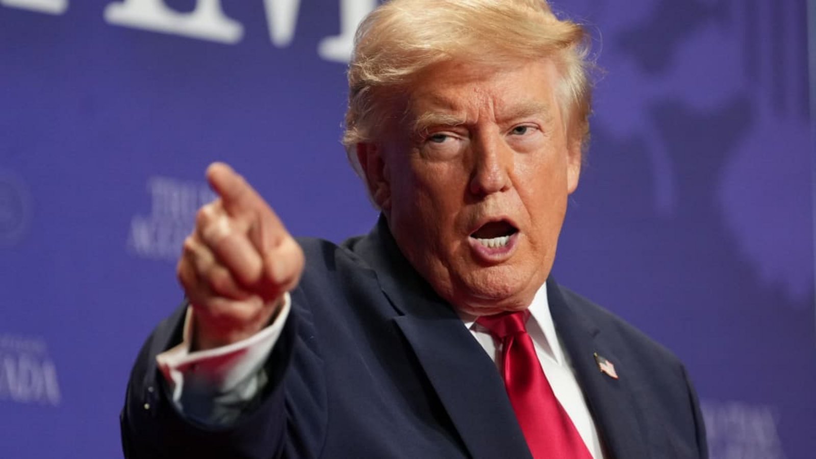 US-Präsident Trump in Las Vegas. Nach dem Auftritt wunderten sich viele über die neue Haarfülle.Mark Schiefelbein/AP/dpa US-Präsident Trump in Las Vegas. Nach dem Auftritt wunderten sich viele über die neue Haarfülle.Mark Schiefelbein/AP/dpa