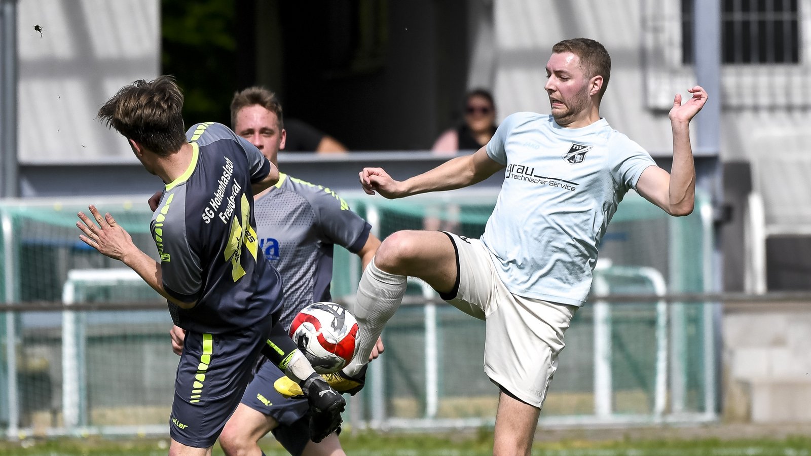 Marco Hirsch (rechts) hat mit dem TSV Häfnerhaslach gute Karten im Kampf um den Klassenerhalt. Foto: Leitner Marco Hirsch (rechts) hat mit dem TSV Häfnerhaslach gute Karten im Kampf um den Klassenerhalt. Foto: Leitner
