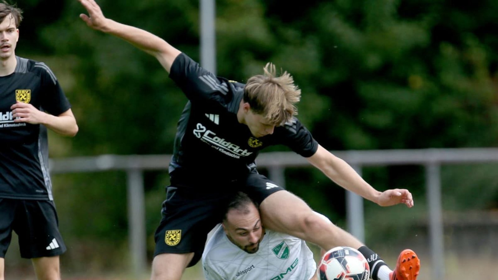 Affalterbach, DEU, 28.08.2025.
Fussball TSV Affalterbach vs GSV Pleidelsheim II .
Colin Zagatta (Pleidelsh, oben), Antonio La Macchia (Affalterb) .
Foto: Ralf Poller/Avanti .Avanti Affalterbach, DEU, 28.08.2025.
Fussball TSV Affalterbach vs GSV Pleidelsheim II .
Colin Zagatta (Pleidelsh, oben), Antonio La Macchia (Affalterb) .
Foto: Ralf Poller/Avanti .Avanti