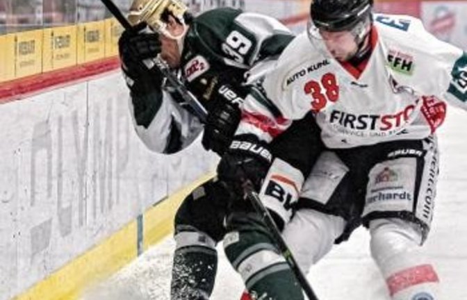 Matt McKnight (links) und die Bietigheim Steelers taten sich in Bad Nauheim icht so schwer wie in vergangenen Spielen. Foto: Simecek
