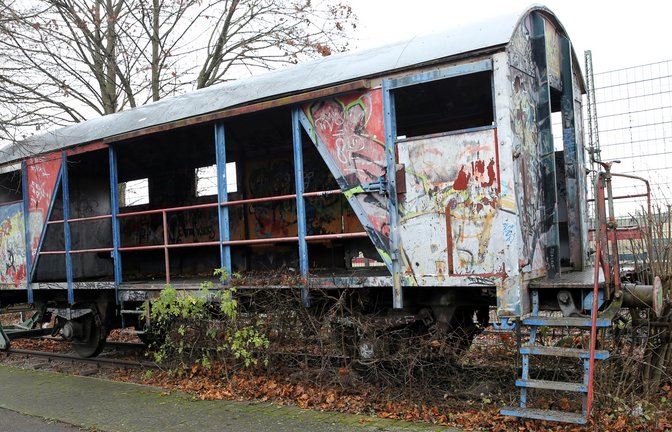Der alte Bahnwaggon war Schauplatz eines Videodrehs. Im weiteren Verlauf kam es in der Nähe zur Körperverletzung mit der Machete. <span class='image-autor'>Foto: Küppers</span>