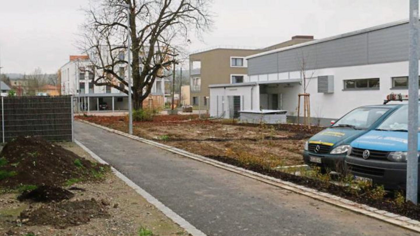 Dieser Weg für Senioren im Illinger Luig-Areal wird nicht geräumt und gestreut. Foto: Thaler Dieser Weg für Senioren im Illinger Luig-Areal wird nicht geräumt und gestreut. Foto: Thaler