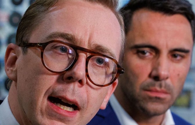 Der CDU-Landesvorsitzende in Mecklenburg-Vorpommern Daniel Peters (rechts) ist am Montagabend zurückgetreten. Philipp Amthor (links) soll das Amt kommissarisch übernehmen, wie Peters in Schwerin sagte.<span class='image-autor'>Jens Büttner/dpa</span>