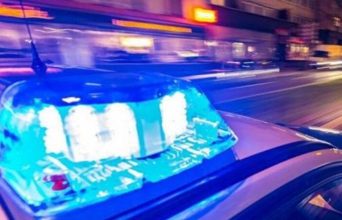 Die Polizei hat am Freitagabend zwei junge Fahrer gestoppt, die sich mit ihren Autos offenbar ein Rennen lieferten. Symbolbild: VKZ