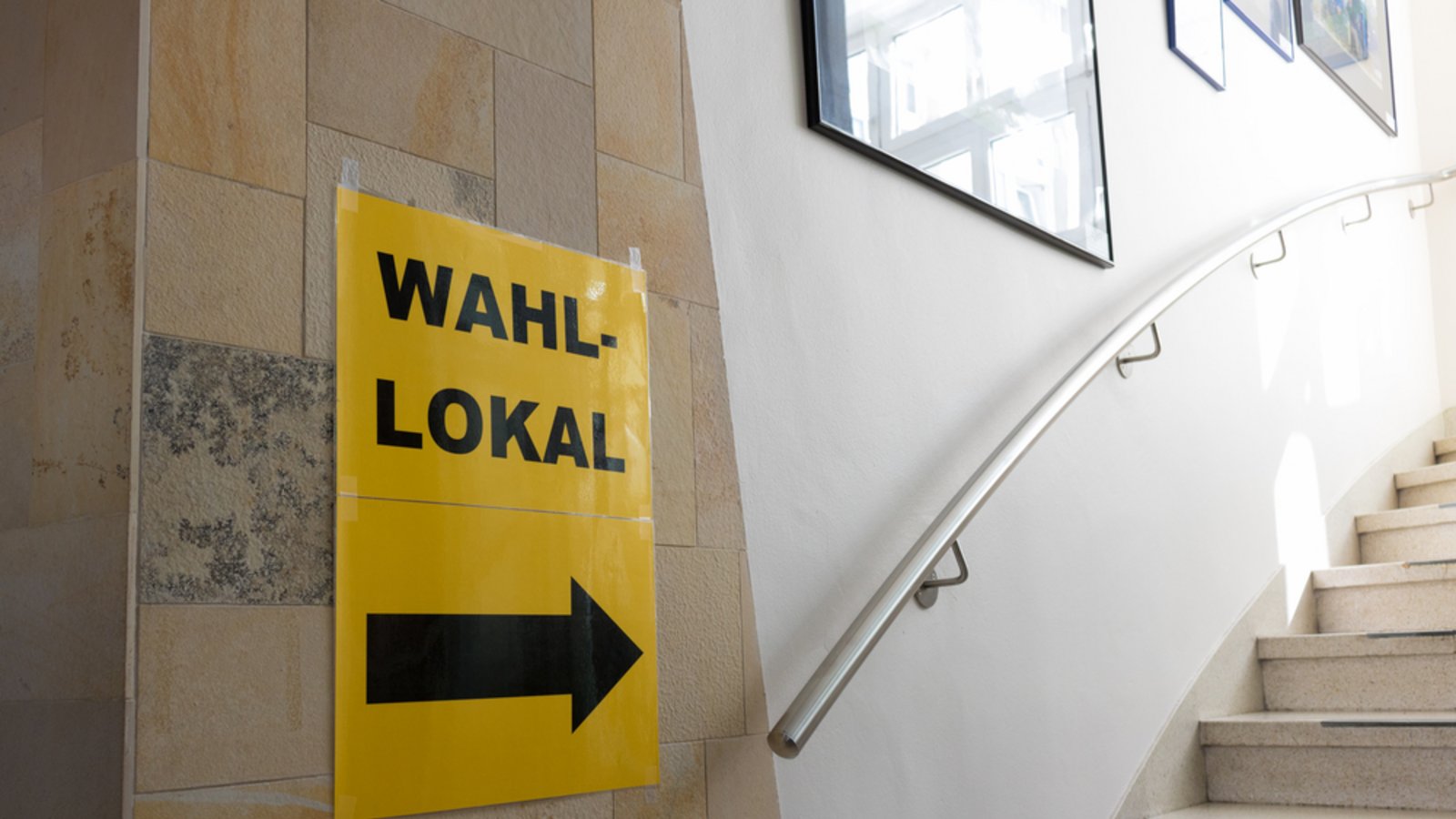 Welche Unterlagen muss man mit ins Wahllokal nehmen?Foto: Flugklick/ Shutterstock