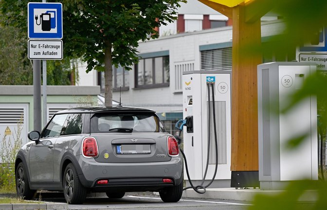 Elektroautos werden günstiger – doch noch kann sie sich nicht jeder leisten.<span class='image-autor'>Foto: epd</span>