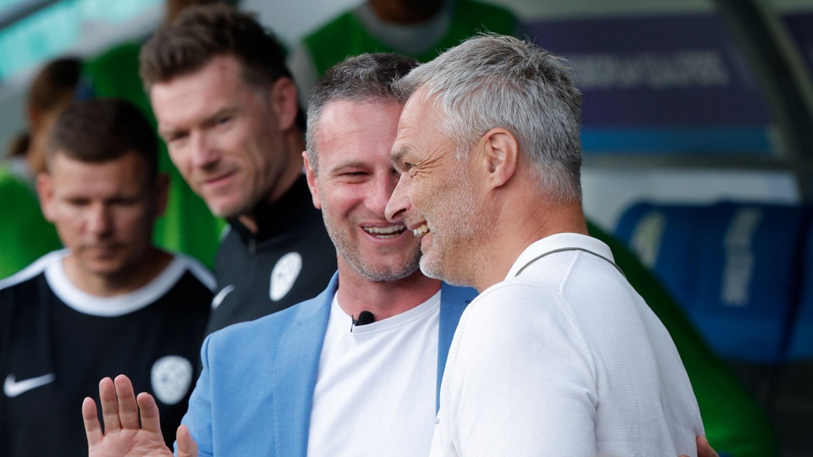 Schöne Bescherung: Bundestrainer Christian Wück (r) erhält zum 53. Geburtstag einen Auswärtssieg.Foto: Ales Fevzer/dpa Schöne Bescherung: Bundestrainer Christian Wück (r) erhält zum 53. Geburtstag einen Auswärtssieg.Foto: Ales Fevzer/dpa