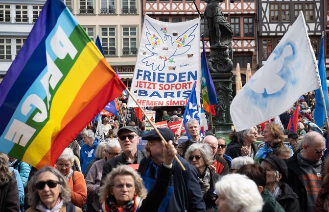 Auch 2023 fanden unter dem Eindruck des Krieges Russlands gegen die Ukraine bundesweit zahlreiche Ostermärsche statt. (Archivbild)<span class='image-autor'>Foto: dpa/Sebastian Gollnow</span>