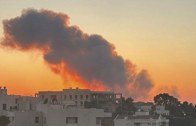 27. September 2024: Rauch steigt nach israelischen Angriffen über Beirut im Libanon auf.<span class='image-autor'>Foto: dpa</span>