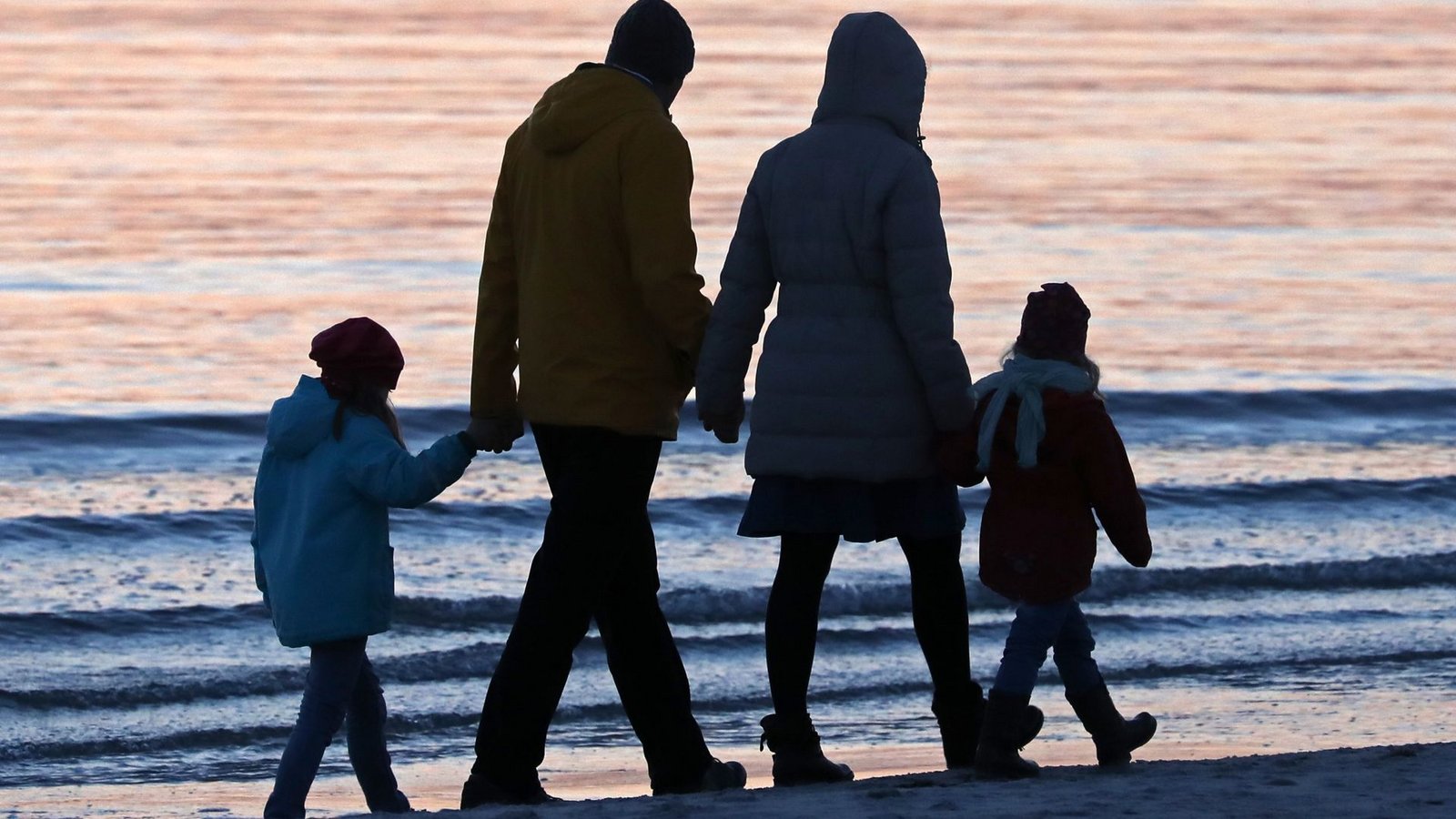 Schätzungsweise sind 2,9 Millionen Minderjährige in Deutschland von Armut gefährdet.Foto: dpa/Bernd Wüstneck Schätzungsweise sind 2,9 Millionen Minderjährige in Deutschland von Armut gefährdet.Foto: dpa/Bernd Wüstneck