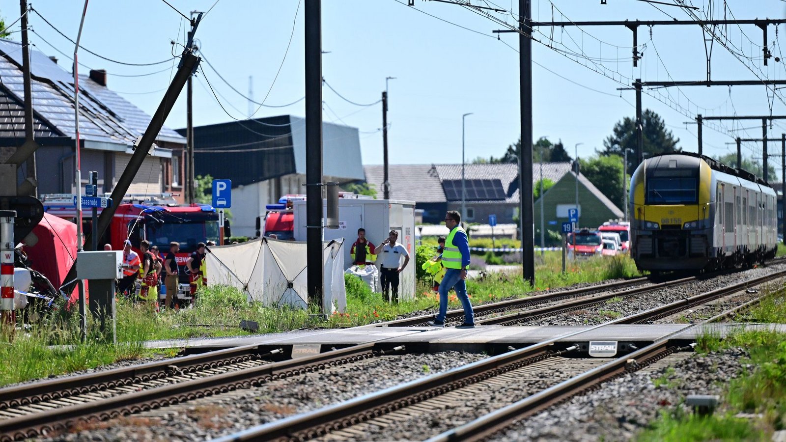Der Unfall ereignete sich Medienberichten zufolge gegen 08.15 Uhr.Foto: Dirk Waem/Belga/dpa Der Unfall ereignete sich Medienberichten zufolge gegen 08.15 Uhr.Foto: Dirk Waem/Belga/dpa