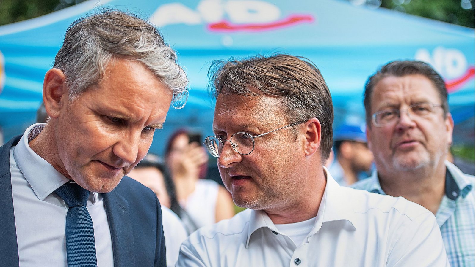Teilen die politische Agenda der AfD: Björn Höcke (links), Vorsitzender der AfD-Fraktion im Thüringer Landtag, mit Robert Sesselmann.Foto: IMAGO/Funke Foto Services Teilen die politische Agenda der AfD: Björn Höcke (links), Vorsitzender der AfD-Fraktion im Thüringer Landtag, mit Robert Sesselmann.Foto: IMAGO/Funke Foto Services