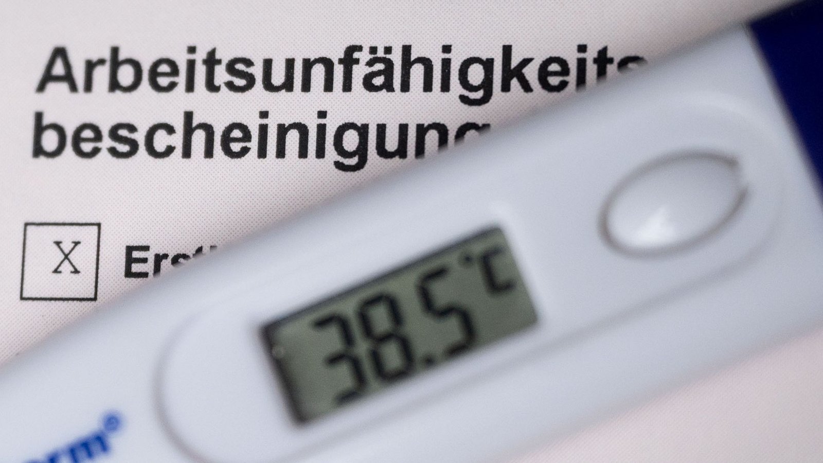 Die Arbeitgeber beklagen, dass Arbeitnehmer in Deutschland zu oft krankfeiern.Foto: Marijan Murat/dpa