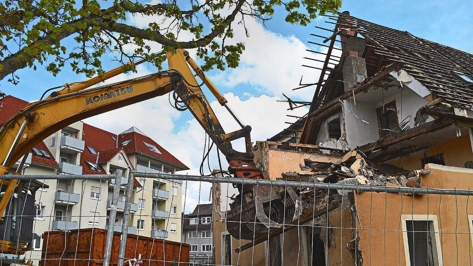 In der Schwenninger Sturmbühlstraße hat der Abriss begonnen, wann etwas Neues folgt, ist unklar.Foto: /Mareike Kratt In der Schwenninger Sturmbühlstraße hat der Abriss begonnen, wann etwas Neues folgt, ist unklar.Foto: /Mareike Kratt
