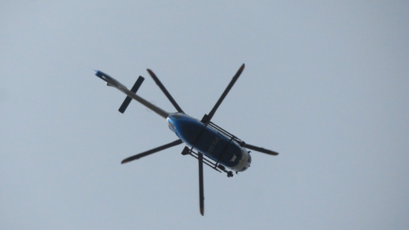 Der Hubschrauber über Vaihingen. Foto: Arning Der Hubschrauber über Vaihingen. Foto: Arning