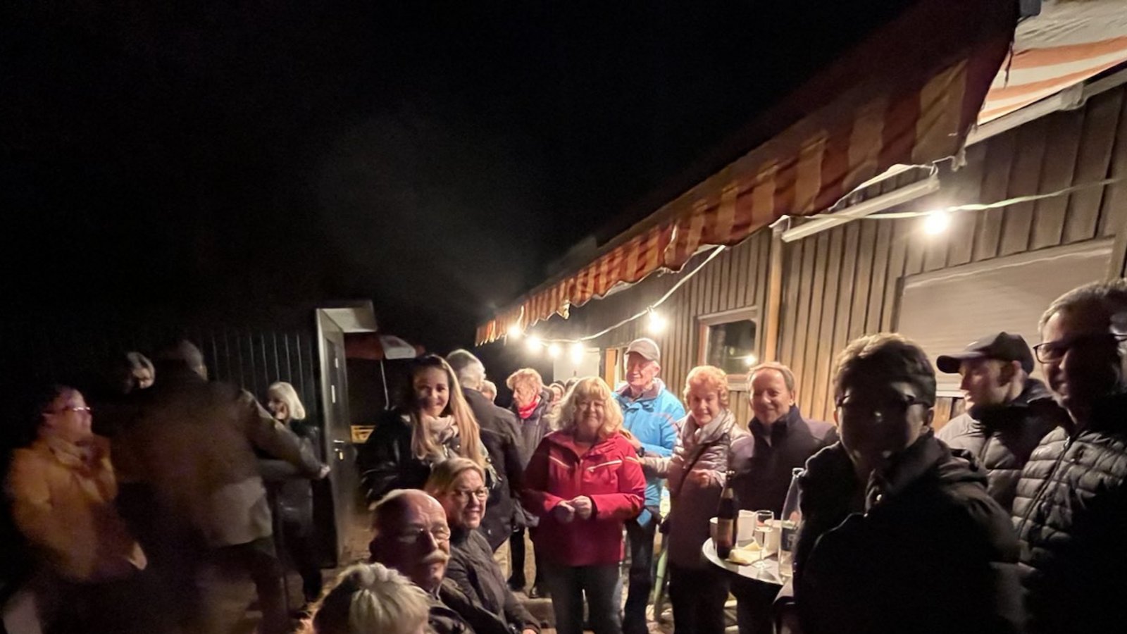 Frostgrillen bei zweistelligen Plusgraden kann auch schön sein. Foto: Schreiner Frostgrillen bei zweistelligen Plusgraden kann auch schön sein. Foto: Schreiner