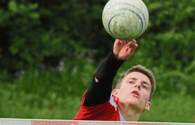 Jakob Kilpper hat als eher defensiv starker Zweitschlagmann einen festen Platz im Kader der TVV-Ertsligafaustballer. Foto: Nachreiner