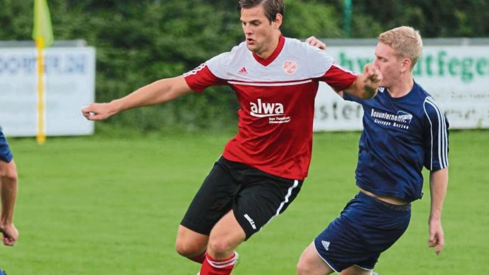 Daniel Nissan (links) ist seit dieser Saison für die Geschicke der SGM Hohenhaslach/Freudental verantwortlich. Am Sonntag soll der erste Dreier her, wenn es nach ihm geht. Foto: Nachreiner Daniel Nissan (links) ist seit dieser Saison für die Geschicke der SGM Hohenhaslach/Freudental verantwortlich. Am Sonntag soll der erste Dreier her, wenn es nach ihm geht. Foto: Nachreiner