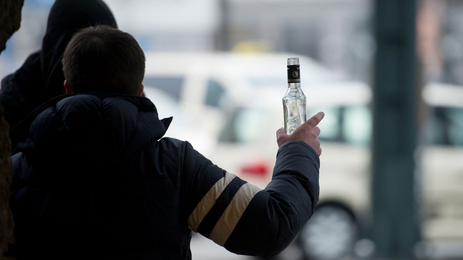 Gibt es Streit, ist oft Alkohol im Spiel. (Archivbild)picture alliance / Daniel Reinhardt/dpa Gibt es Streit, ist oft Alkohol im Spiel. (Archivbild)picture alliance / Daniel Reinhardt/dpa