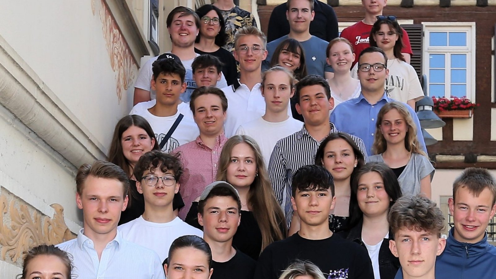 Zur konstituierenden Sitzung sind der alte und der neue Vaihinger Jugendgemeinderat vereint. Zilli Haas (links vorne) und Richard-Elsen Groeneveld (dahinter) waren bisher die Sprecher. Foto: Küppers Zur konstituierenden Sitzung sind der alte und der neue Vaihinger Jugendgemeinderat vereint. Zilli Haas (links vorne) und Richard-Elsen Groeneveld (dahinter) waren bisher die Sprecher. Foto: Küppers