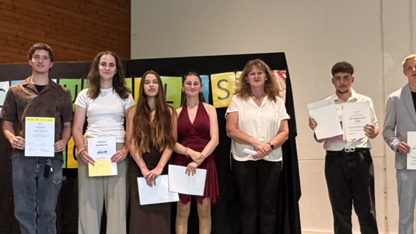 Extra Urkunden gibt es für die Preisträger.