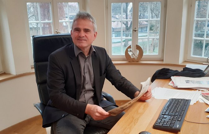 Bürgermeister Holger Albrich will trotz Krisenmodus die Stadt Sachsenheim weiterentwickeln und hat daher auch im neuen Jahr viele Großprojekte in Planung.  <span class='image-autor'>Fotos: Glemser</span>