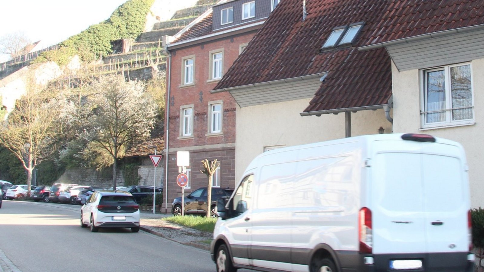 Vor allem die Verkehrssituation in der Straße Im Mühlkanal sorgt im Gemeinderat nochmals für Diskussionen. Foto: Banholzer Vor allem die Verkehrssituation in der Straße Im Mühlkanal sorgt im Gemeinderat nochmals für Diskussionen. Foto: Banholzer