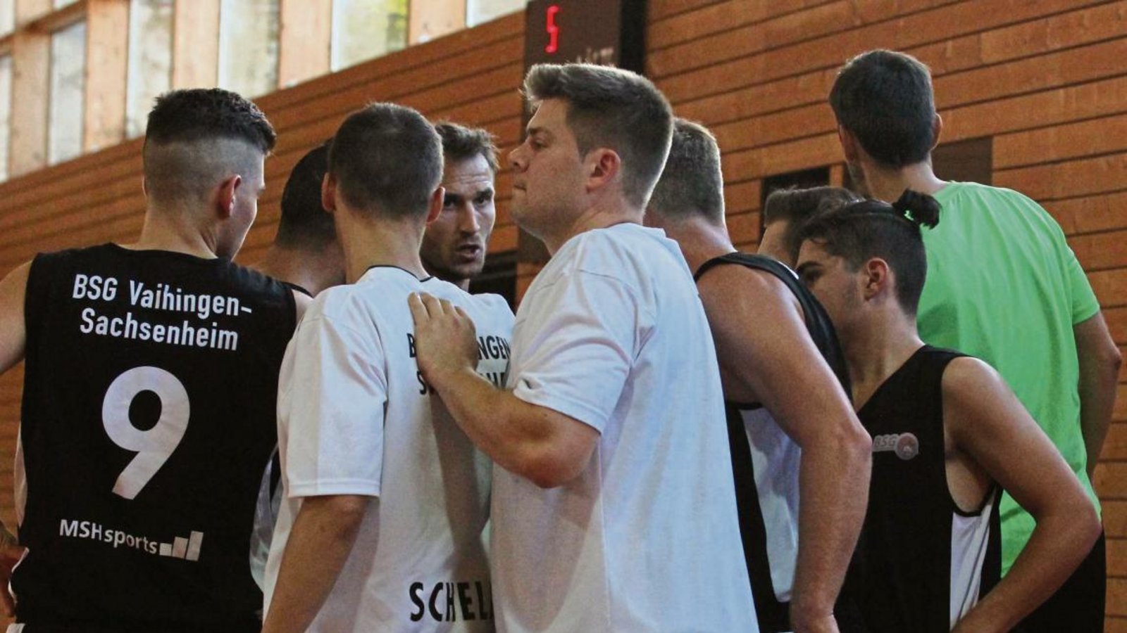 Zusammenstehen müssen die Basketballer der BSG Vaihingen/Sachsenheim im Kellerduell bei der TG Nürtingen. Fotos: Nachreiner Zusammenstehen müssen die Basketballer der BSG Vaihingen/Sachsenheim im Kellerduell bei der TG Nürtingen. Fotos: Nachreiner