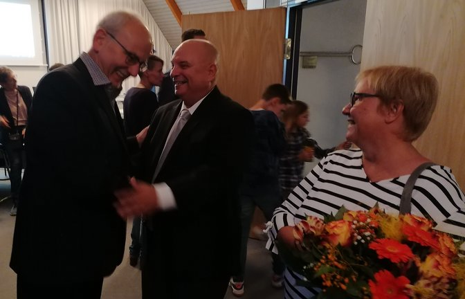 Bürgermeister Jürgen Scholz (Mitte) und Ehefrau Margit nahmen die Gratulationen entgegen.  <span class='image-autor'>Fotos: Banholzer</span>