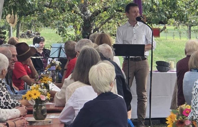 Bürgermeister Carsten Willing zeigt sich beeindruckt vom neuen OGV-Gelände.  <span class='image-autor'>Foto: p</span>