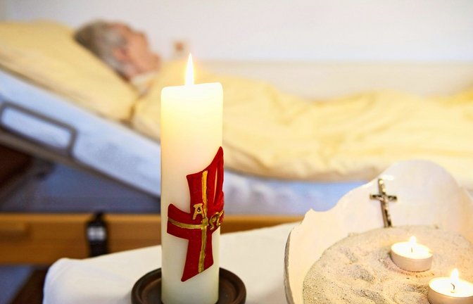 Mehrere Abgeordnete wollen einen neuen Anlauf für eine Regelung des assistierten Suizids unternehmen (Symbolfoto).<span class='image-autor'>Foto: epd/Werner Krueper</span>