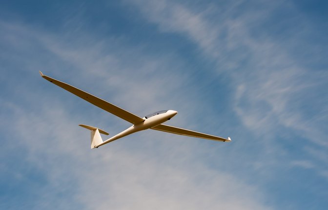 Der Segelflieger war bei Schaffhausen gestartet und musste bei VS-Weigheim notlanden. (Symbolfoto)<span class='image-autor'>Foto: Makushin Aleksei/ Shutterstock</span>