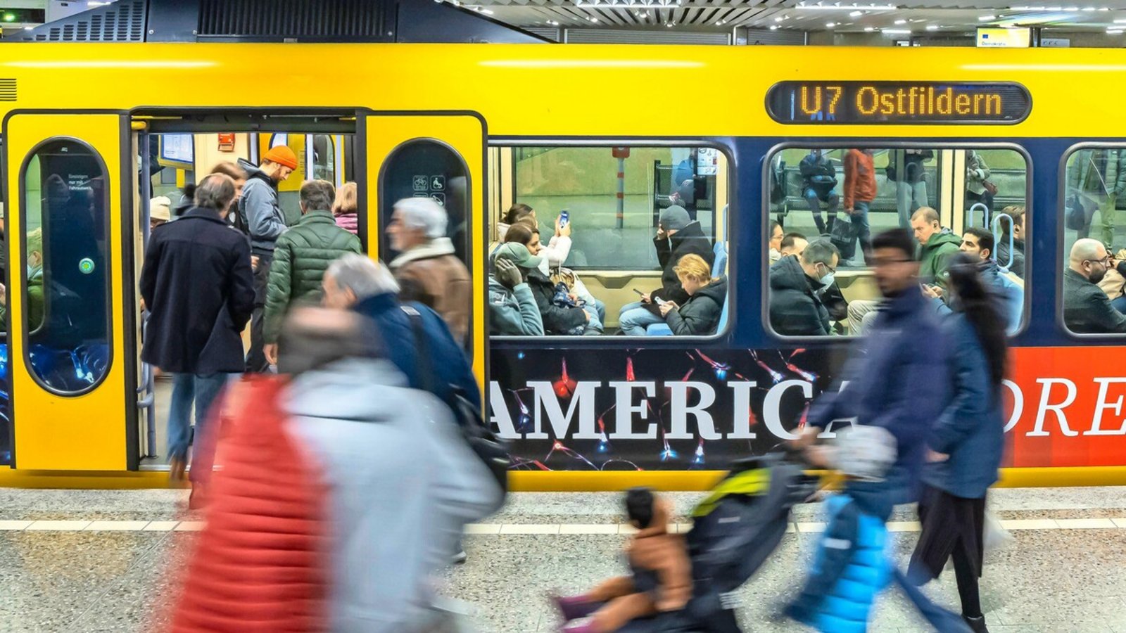 Bus und Bahn in der Region Stuttgart sind im Jahr 2024 erneut voller geworden. Doch damit der Trend weitergeht, braucht es Klarheit beim Deutschlandticket.Foto: Imago//Arnulf Hettrich