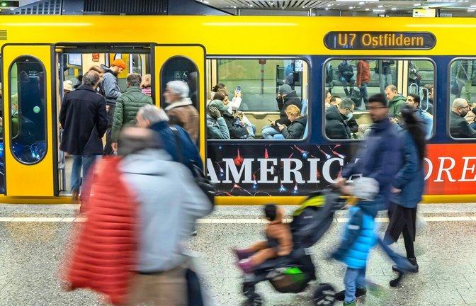 Bus und Bahn in der Region Stuttgart sind im Jahr 2024 erneut voller geworden. Doch damit der Trend weitergeht, braucht es Klarheit beim Deutschlandticket.<span class='image-autor'>Foto: Imago//Arnulf Hettrich</span>